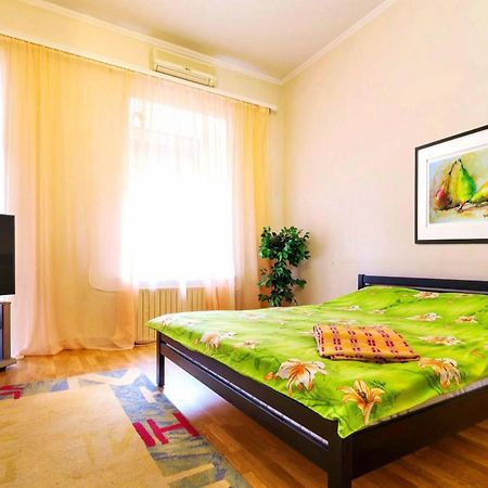 Large Apartment In The Center Dnjepropetovsk Buitenkant foto