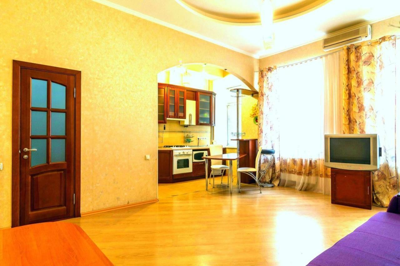Large Apartment In The Center Dnjepropetovsk Buitenkant foto
