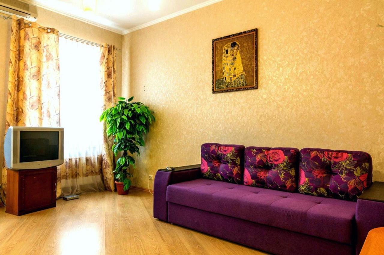 Large Apartment In The Center Dnjepropetovsk Buitenkant foto