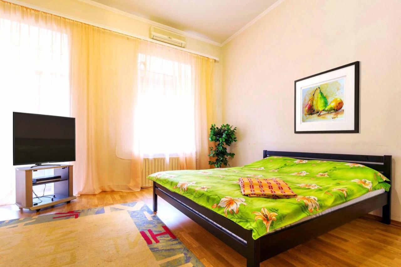 Large Apartment In The Center Dnjepropetovsk Buitenkant foto